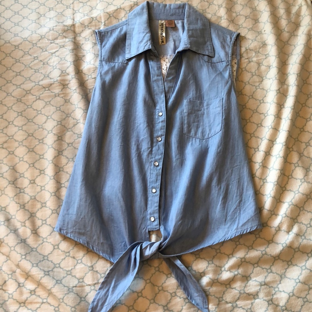 Denim and lace collared top